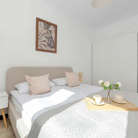 Modern With A Balcony A Place To Work By Renters Chorzów