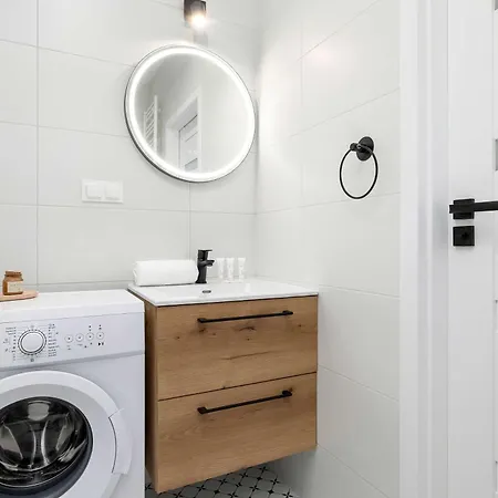 Modern With A Balcony A Place To Work By Renters Apartamento Chorzów