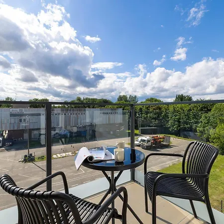 Modern With A Balcony A Place To Work By Renters Apartamento Chorzów