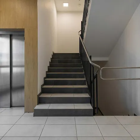 Modern With A Balcony A Place To Work By Renters Apartamento *